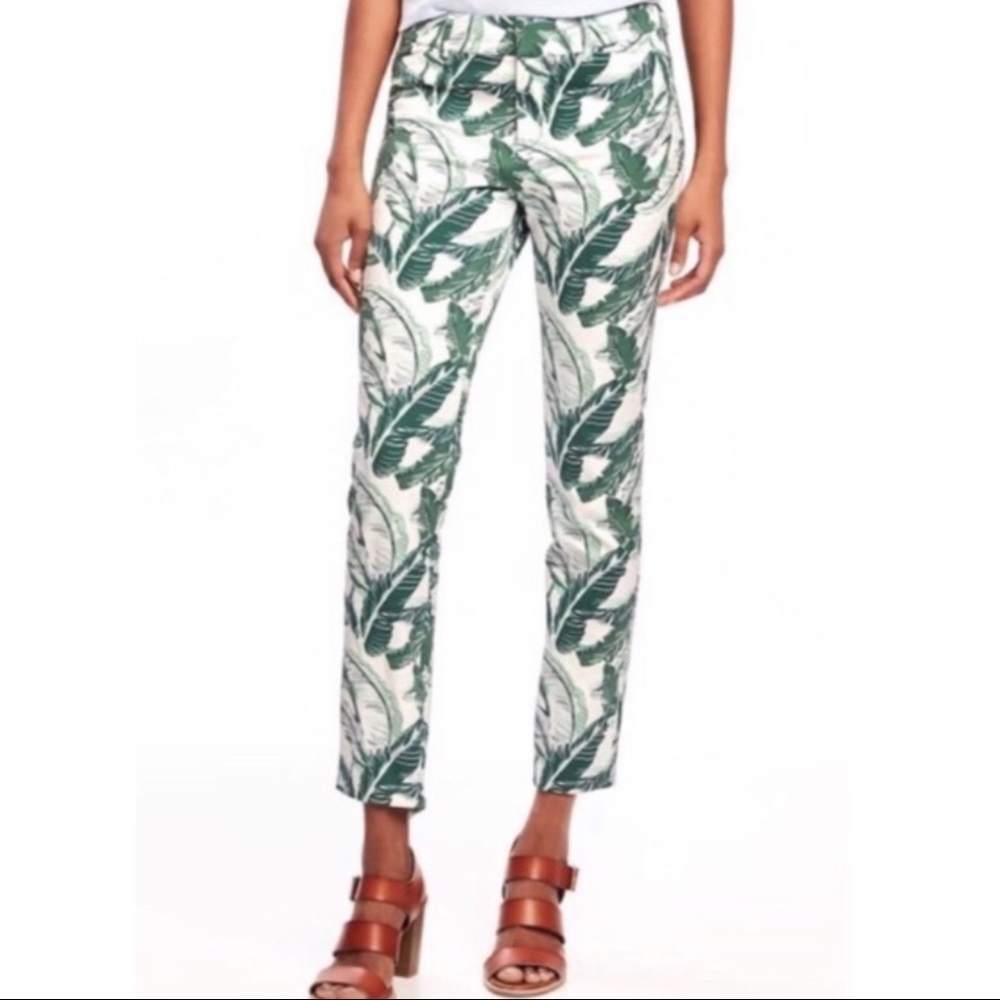 NWT Old Navy Leaf Print Pixie Pant